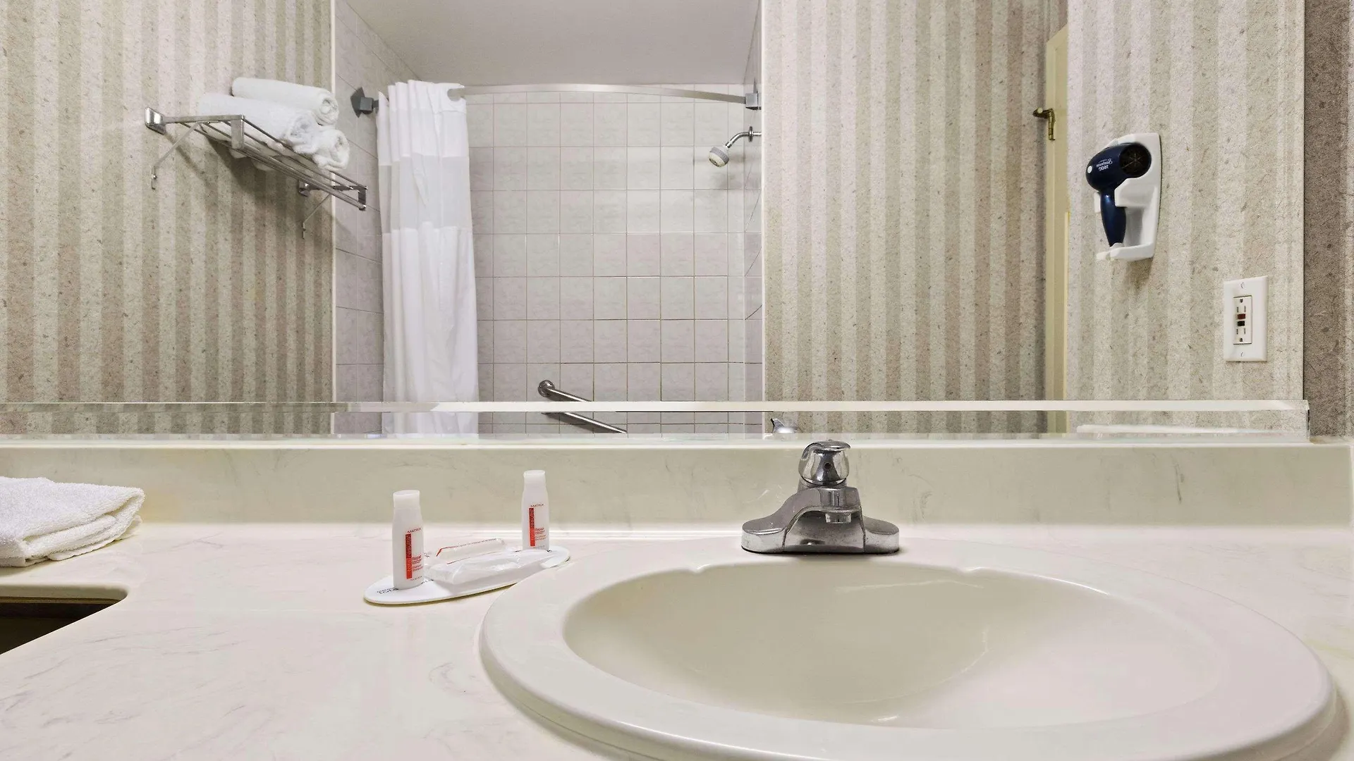 Days Inn By Wyndham Toronto East Lakeview