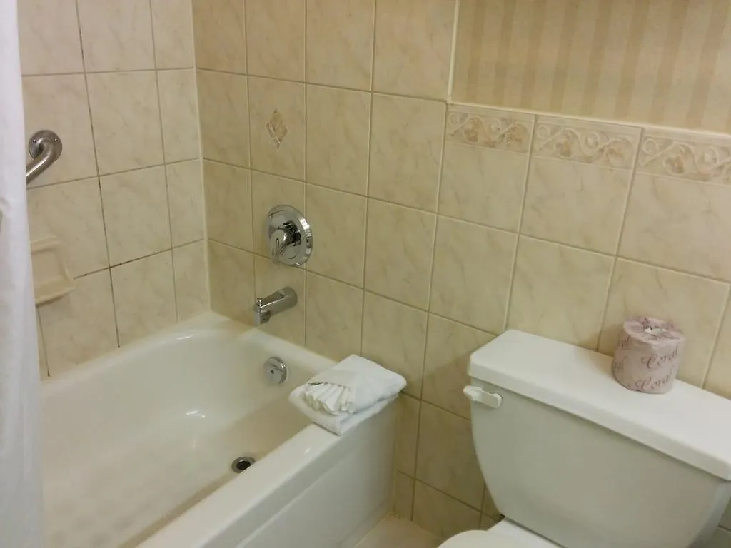 Days Inn By Wyndham Toronto East Lakeview 3*,