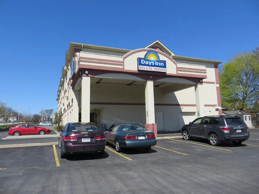 Days Inn By Wyndham Toronto East Lakeview 3*,