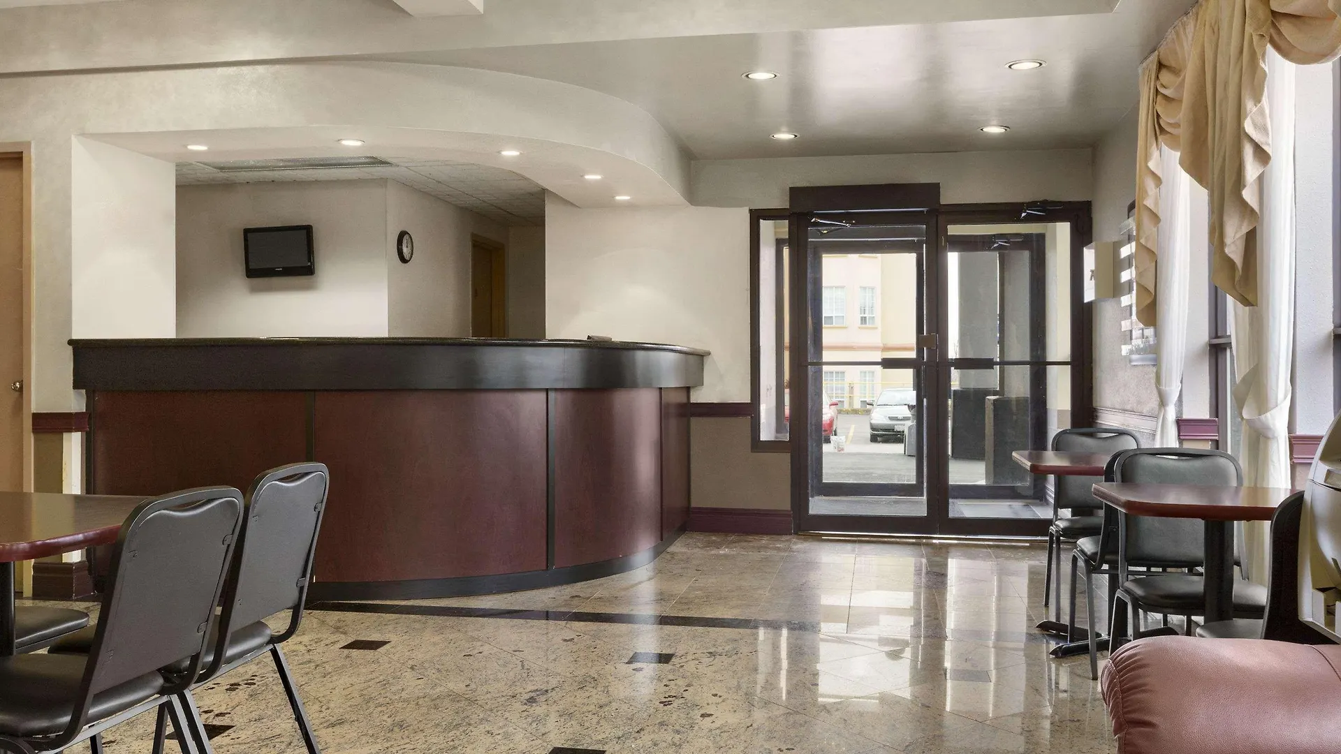 Days Inn By Wyndham Toronto East Lakeview Hotel