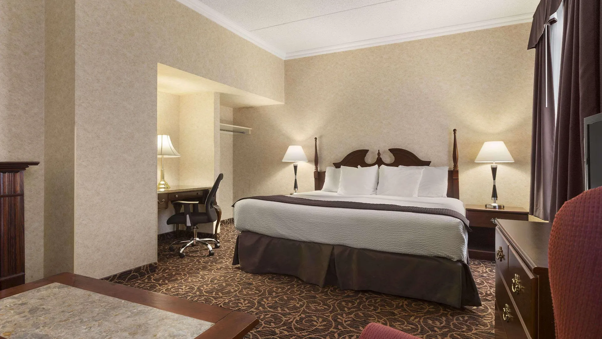 Days Inn By Wyndham Toronto East Lakeview