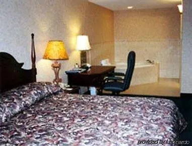 Days Inn By Wyndham Toronto East Lakeview Hotel