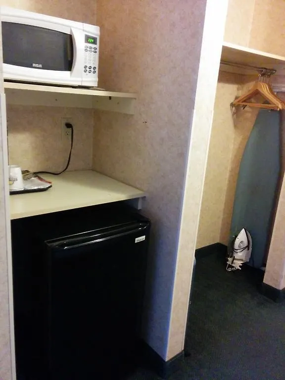 Days Inn By Wyndham Toronto East Lakeview Hotel