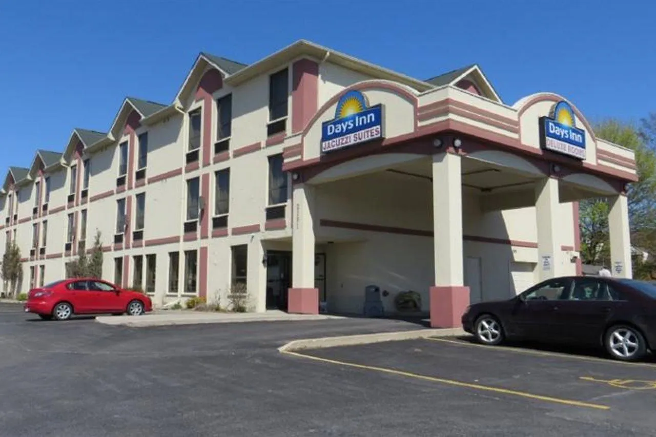 Days Inn By Wyndham Toronto East Lakeview Hotel
