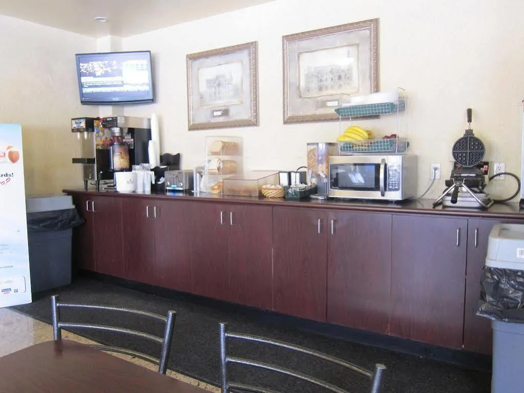 Days Inn By Wyndham Toronto East Lakeview 3*,  Kanada