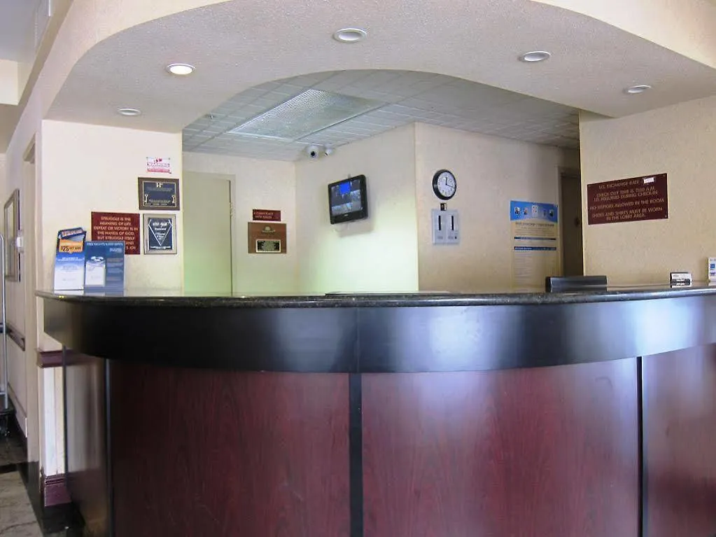 Days Inn By Wyndham Toronto East Lakeview Hotel