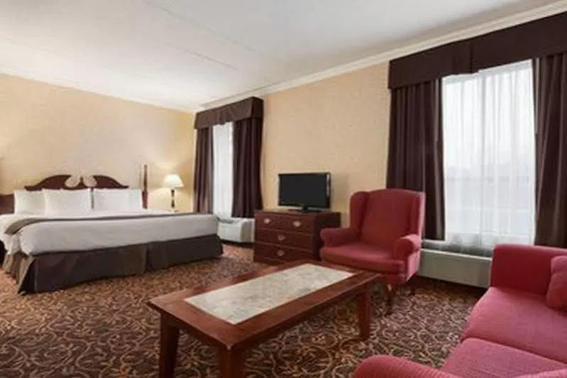 Days Inn By Wyndham Toronto East Lakeview 3*,